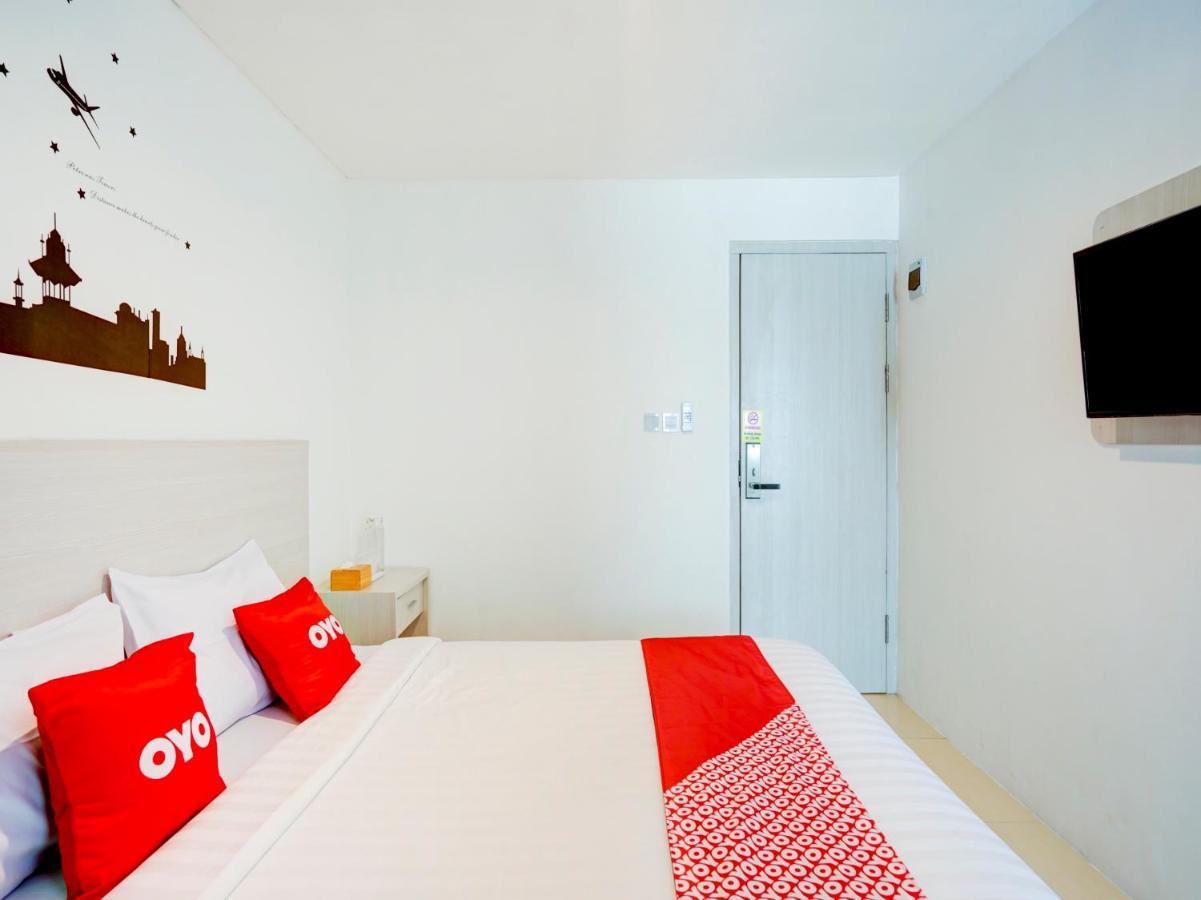 Lg Hotel Jember Exterior photo